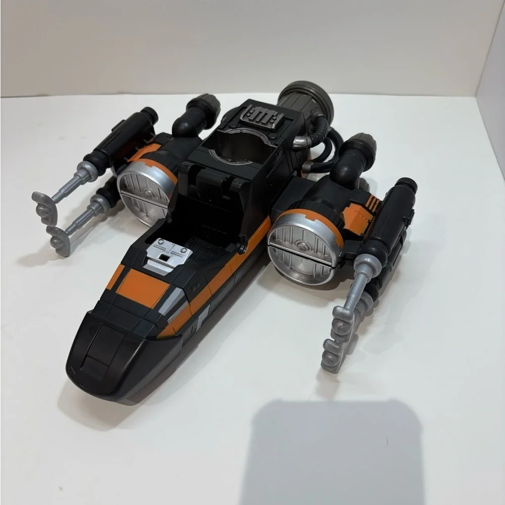 Star Wars Black and Orange Starfighter - Picture 8 of 9